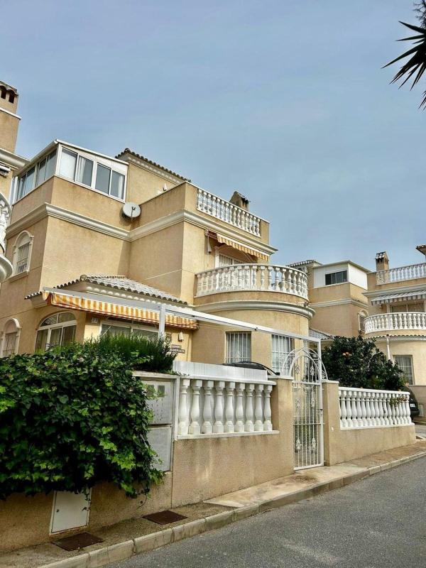Продажа отдельного шале в Barrio Los Balcones y los Altos, Ориуэла photo 1