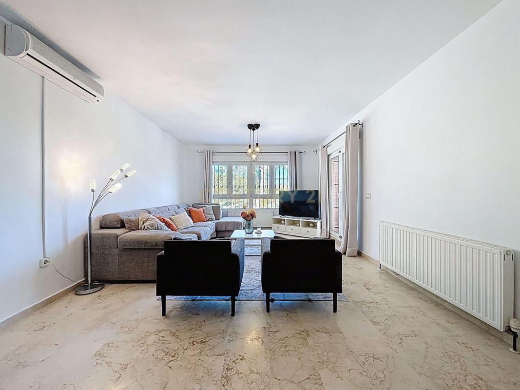 Продажа отдельного шале в  Calle Rio Segura, 405, Ориуэла photo 5