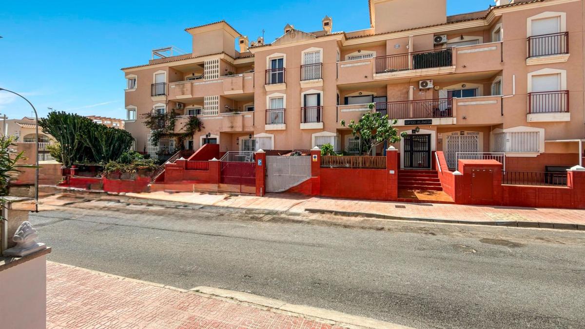 Venta de chalet adosado en  Calle Osa Mayor , Orihuela photo 2