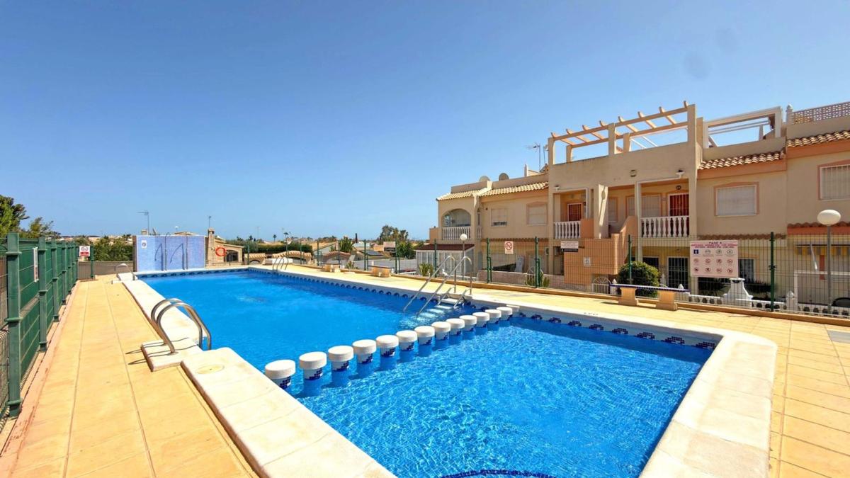 Venta de chalet adosado en  Calle Osa Mayor , Orihuela photo 3
