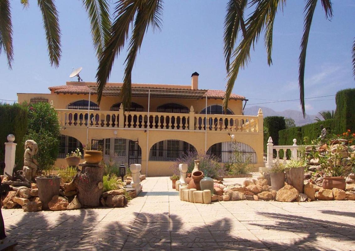 Sale of independent chalet in Calle Alacant, La Nucia
photo 1