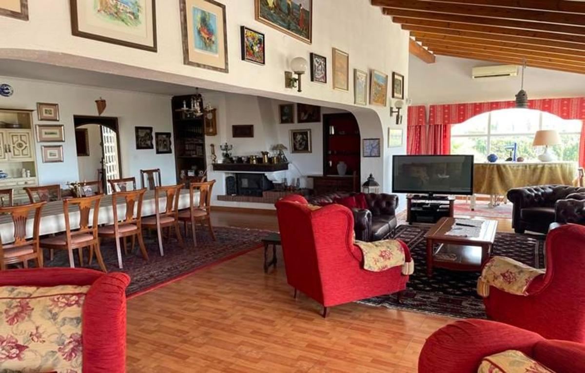 Sale of independent chalet in Calle Alacant, La Nucia
photo 2