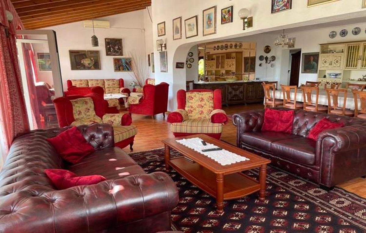 Sale of independent chalet in Calle Alacant, La Nucia
photo 3