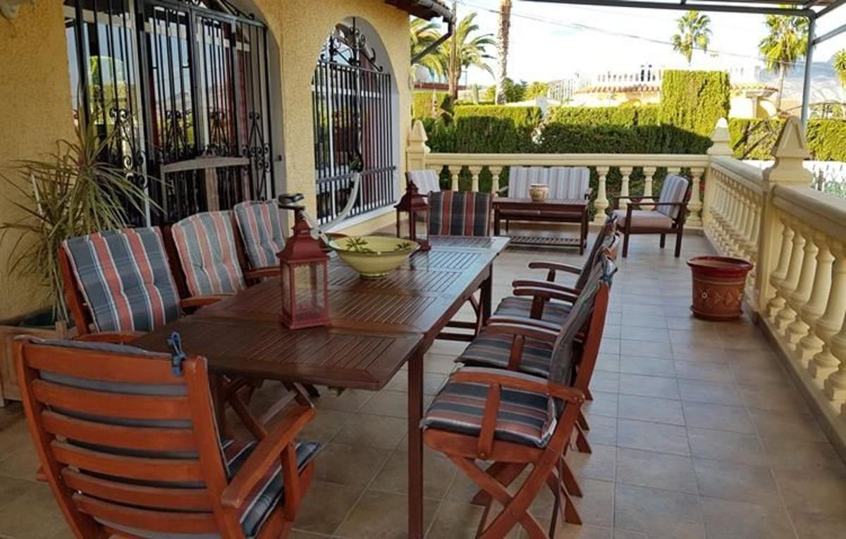 Sale of independent chalet in Calle Alacant, La Nucia
photo 5