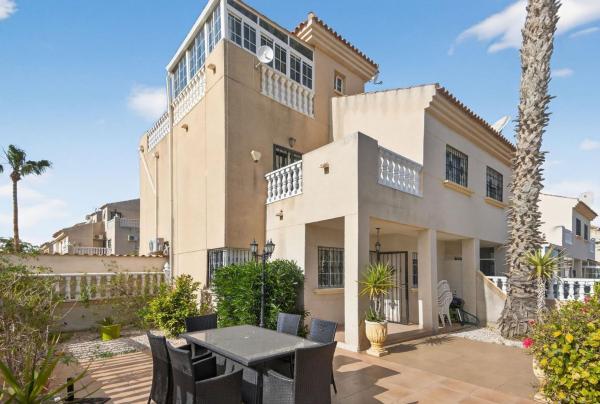 Chalet adosado photo 1