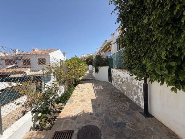 Chalet pareado en calle Monte de Santa Pola, 30 thumbnail 2