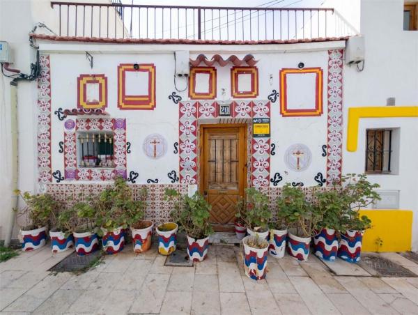 Chalet independiente en venta en Barrio Casco Histórico-Santa Cruz, Alicante / Alacant
 photo 1