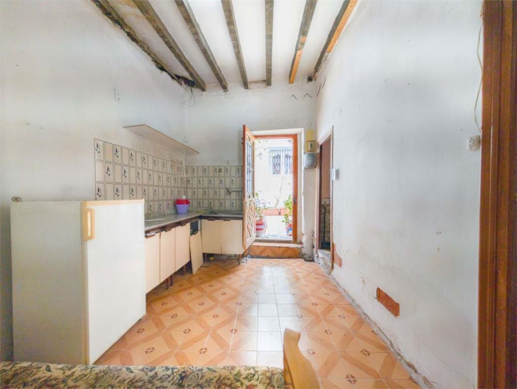 Sale of independent chalet in Barrio Casco Histórico-Santa Cruz, Alicante
 photo 2