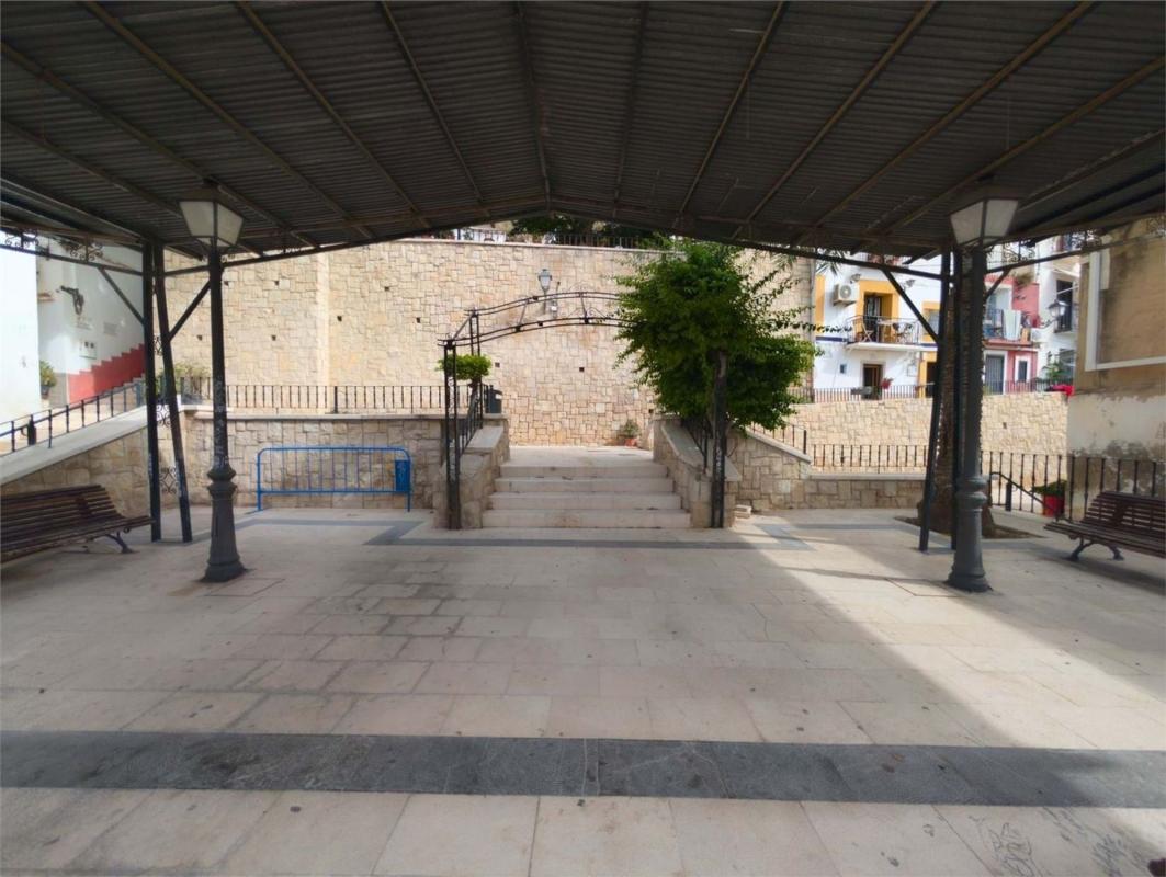 Sale of independent chalet in Barrio Casco Histórico-Santa Cruz, Alicante
 photo 5