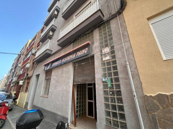 Local en calle Rosello thumbnail 1