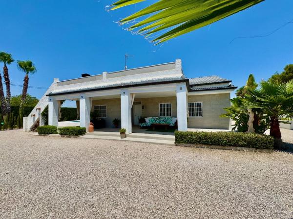 Chalet independiente en venta en Torrellano, Elche / Elx
photo 1