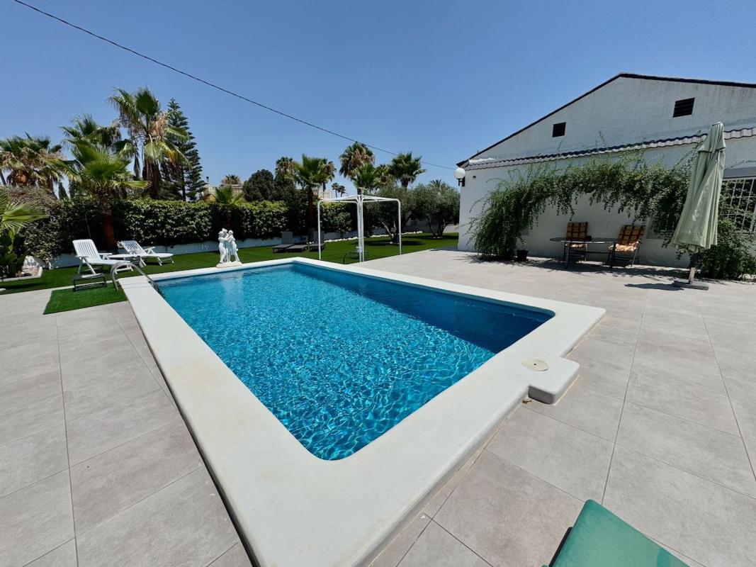 Sale of independent chalet in Torrellano, Elche / Elx
 photo 2