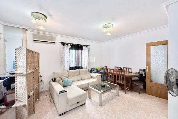 Venta de piso en Barrio Las Piscinas Naturales, Torrevieja
 photo 2