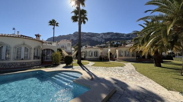 Chalet independiente en venta en El Montgó, Denia
photo 1