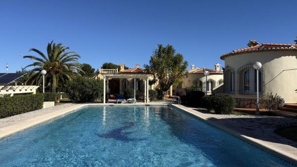 Chalet independiente en venta en El Montgó, Denia
thumbnail 1