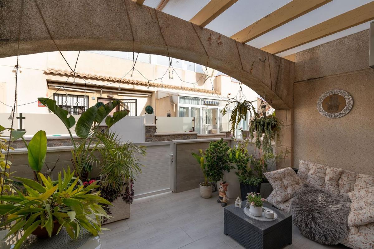 Properties for sale and rent in Spain photo 2