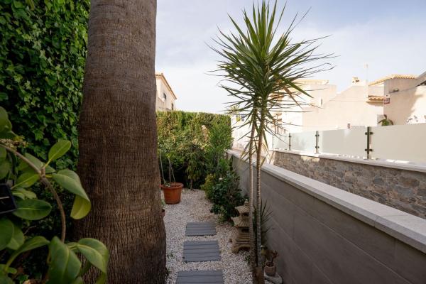 Chalet pareado en avenida de California photo 3