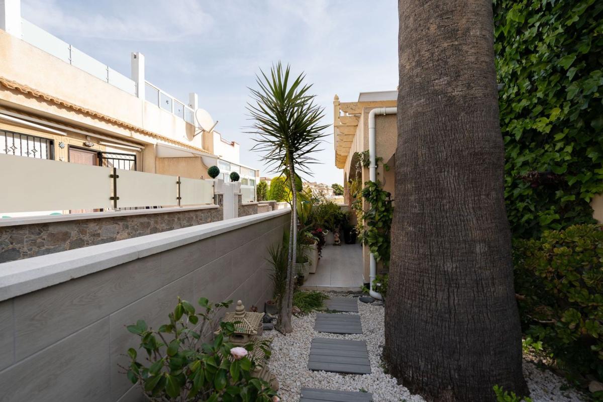Properties for sale and rent in Spain photo 5