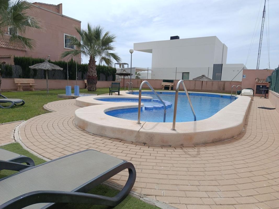 Venta de chalet adosado en Calle Amapola, 514 , Los Montesinos photo 2