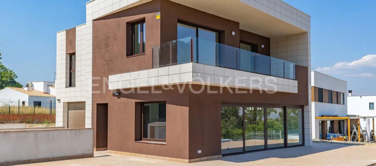 Venta de chalet independiente en Calle Montsant, 1, Sant esteve Sesrovires
 photo 2