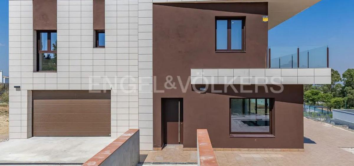 Venta de chalet independiente en Calle Montsant, 1, Sant esteve Sesrovires
 photo 3