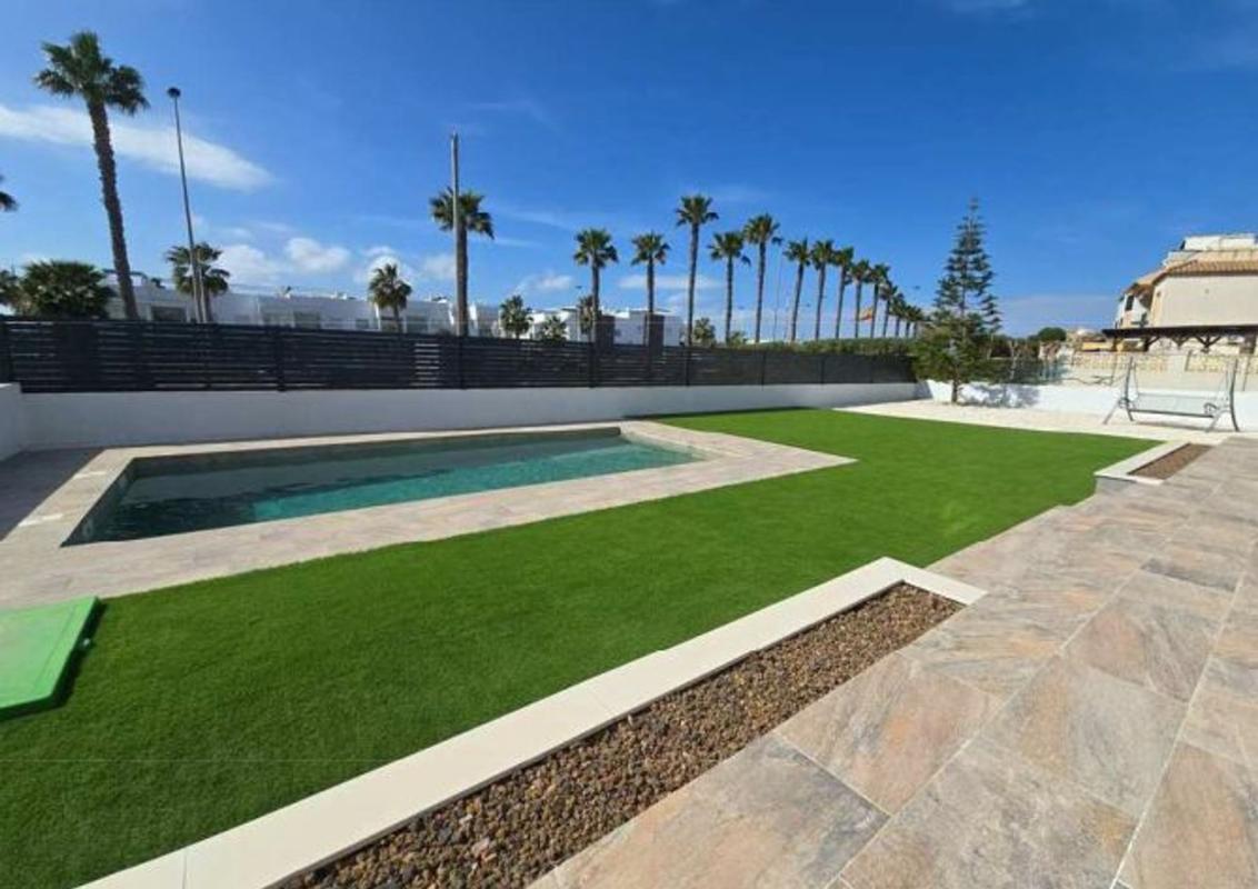 Obra nueva Villa Twin en Torrevieja (Revista) photo 2