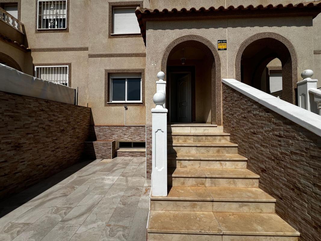 Venta de chalet adosado en  Calle de Creta, 191 , Gran Alacant photo 2