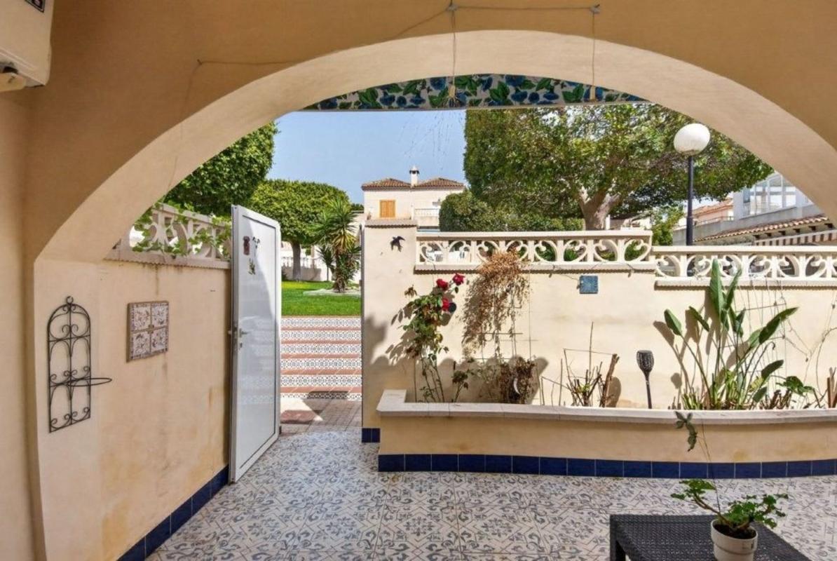 Venta de chalet adosado en  Calle Moncayo, 22 , Torrevieja photo 4