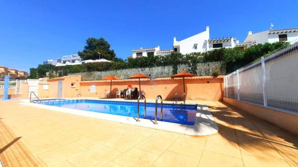 Частный шале на продаже в  Barrio Playa Flamenca, Ориуэла photo 2