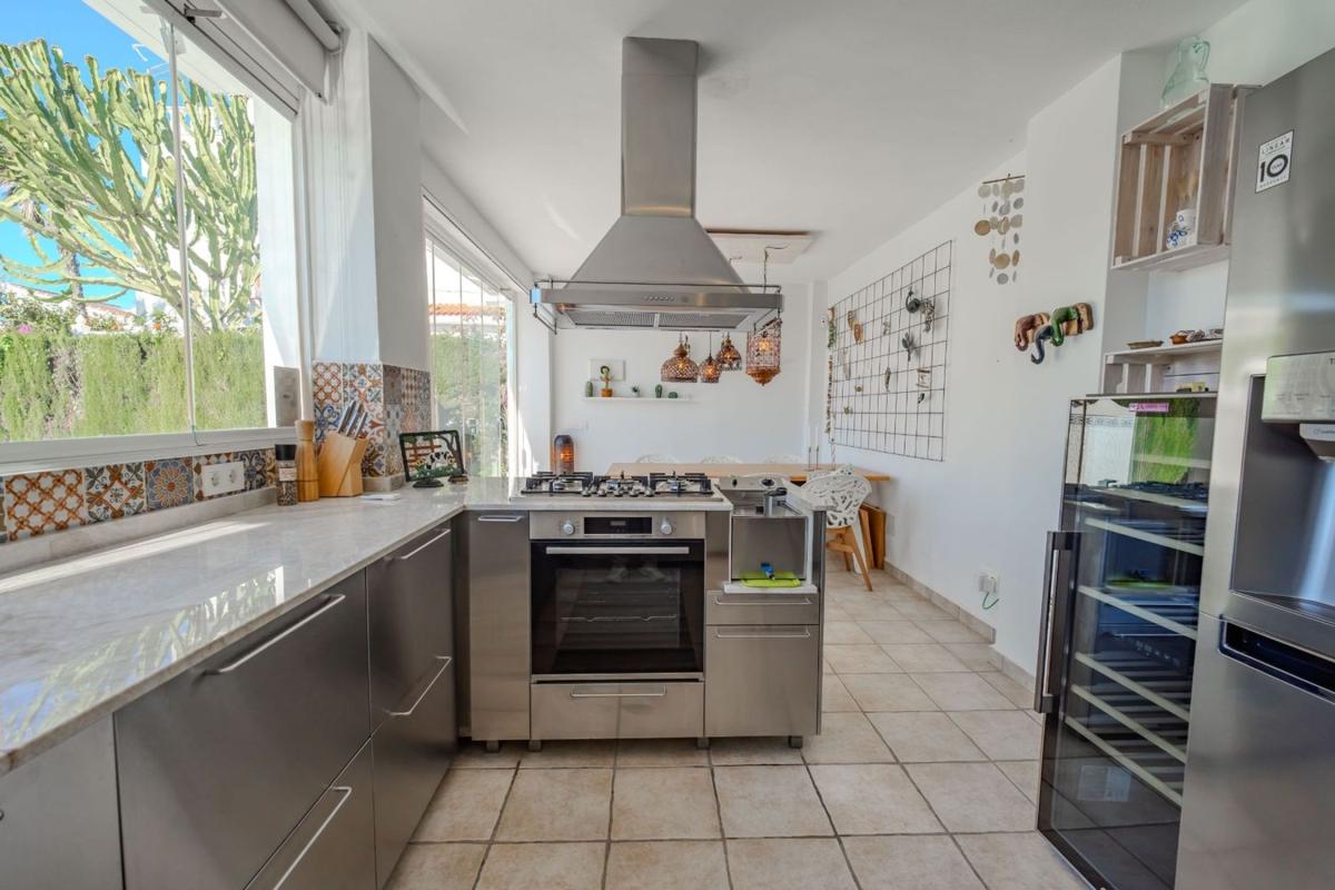 Sale of independent chalet in Centro, Rojales
photo 4