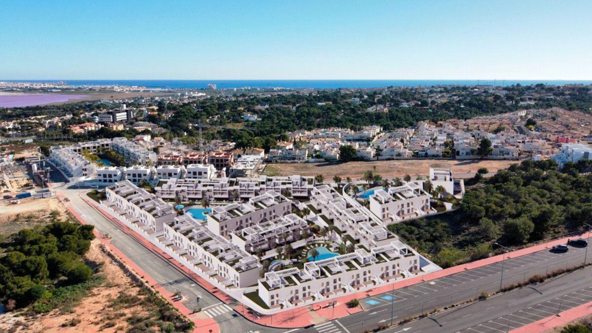 Sprzedaż szeregowego domku w  Calle Zv 54, 14 R , Torrevieja photo 2