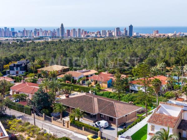 Chalet independiente en venta en Pueblo Levante, Benidorm
photo 1
