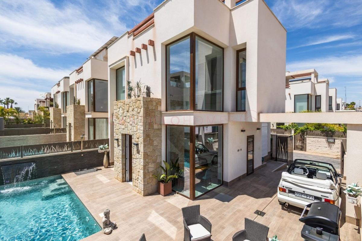 Venta de chalet independiente en Avenida Argentina, 33, Rojales
photo 1