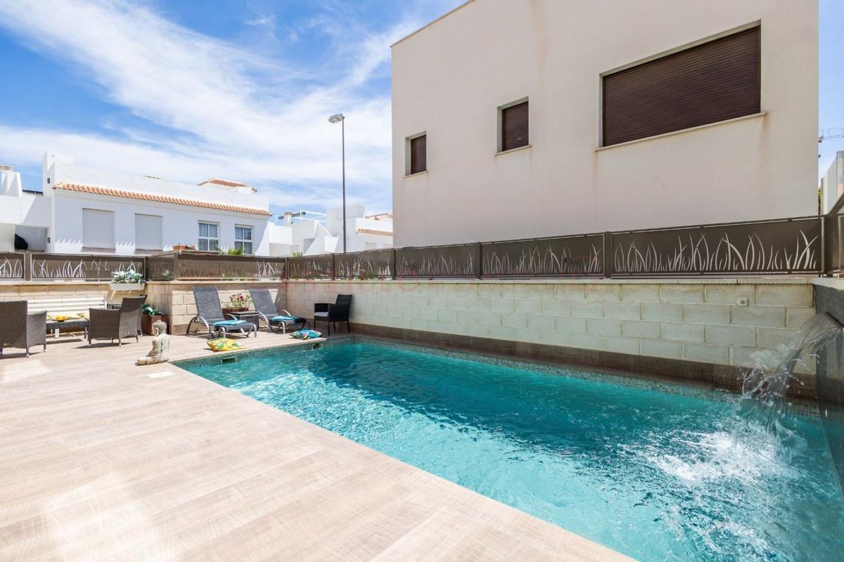 Venta de chalet independiente en Avenida Argentina, 33, Rojales
photo 4