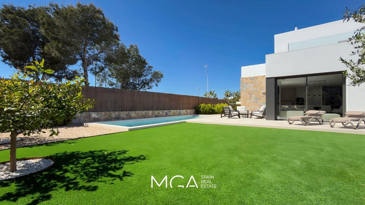 Продажа отдельного шале в Avenida de las Colinas, 2, Ориуэла photo 4