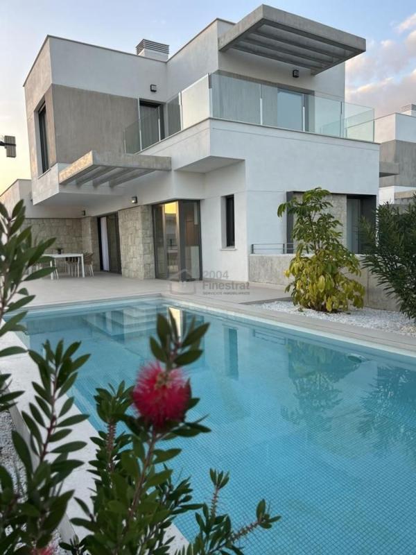 Sale of independent chalet in Calle Praga, Finestrat
 photo 2