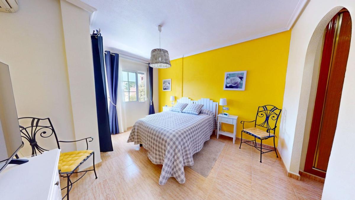 Продажа таунхауса в  Calle Obispo Victorio, 15 , Бигастро photo 2