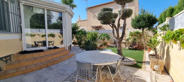 Chalet independiente en venta en Centro Urbano, Denia
photo 1