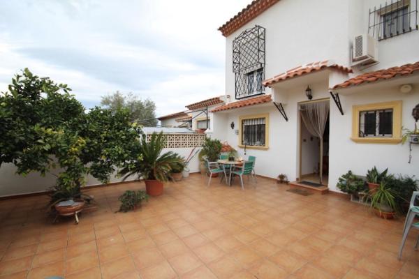 Chalet pareado en calle Rembrandt photo 1