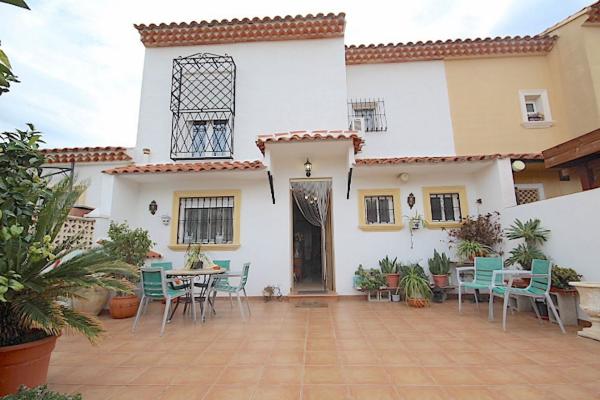 Chalet pareado en calle Rembrandt photo 2