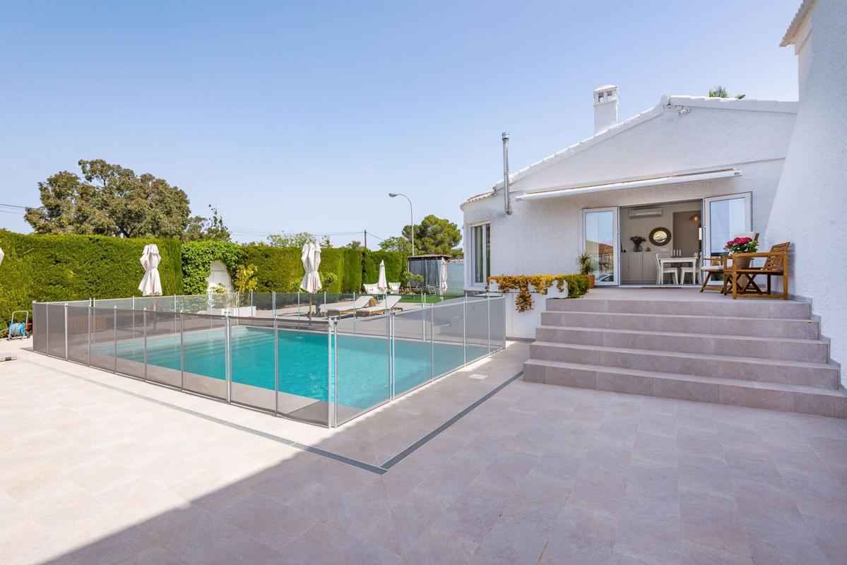 Venta de chalet independiente en Calle Granados, Torrevieja
photo 1