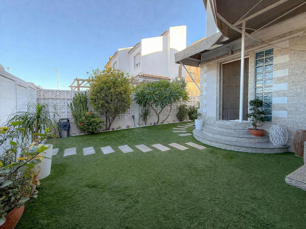 Sprzedaż niezależnego domku jednorodzinnego w Barrio Parque Acuático - Sector 25, Torrevieja photo 4