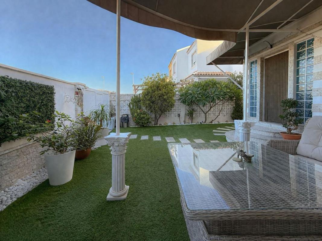 Sprzedaż niezależnego domku jednorodzinnego w Barrio Parque Acuático - Sector 25, Torrevieja photo 5