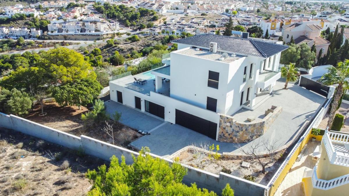 Sale of independent chalet in Calle Sierra de Maria, Rojales
photo 3