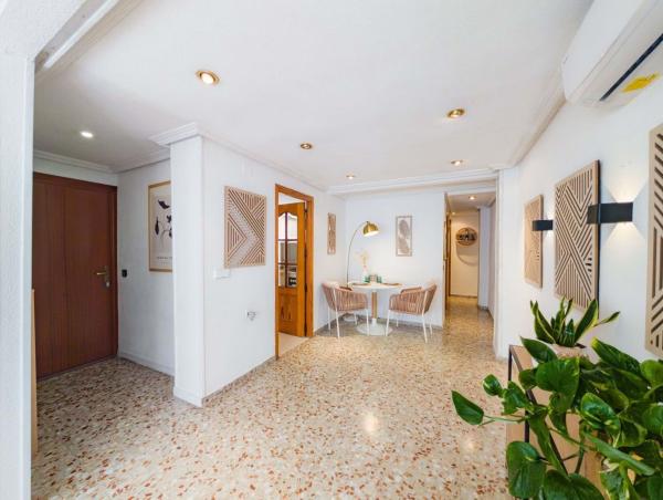 Sale of flat in Calle Pintor Gisbert, 7, Alicante
 photo 2