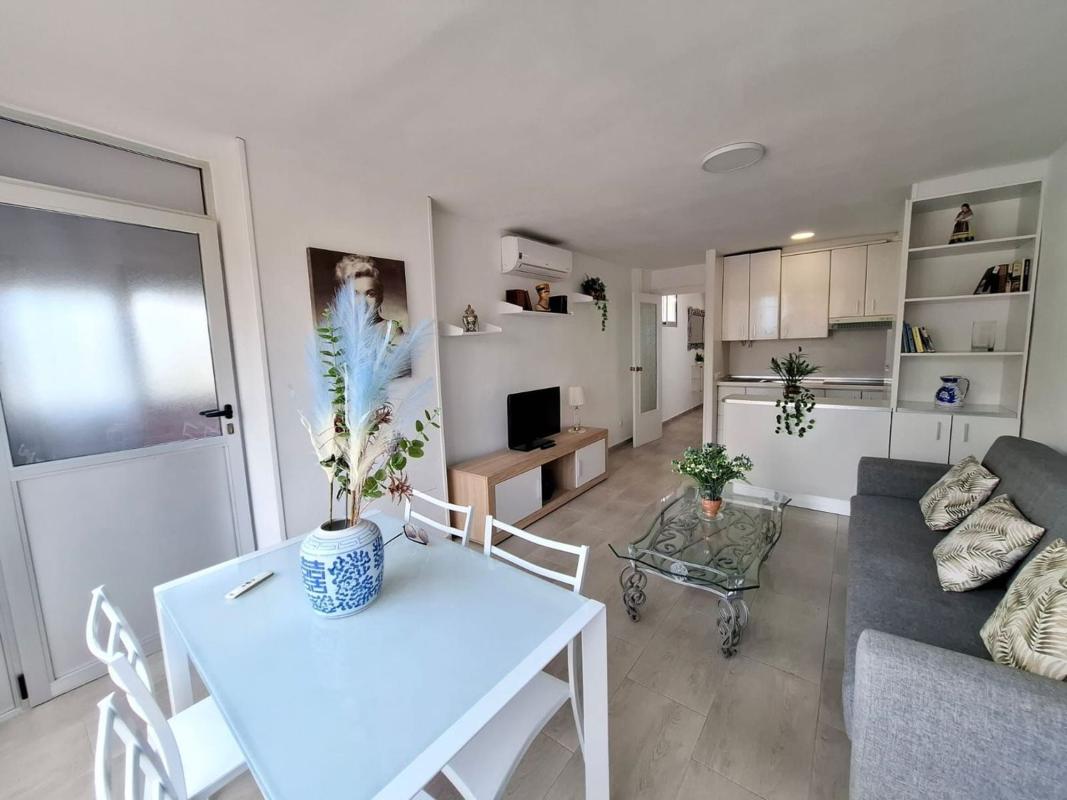 Sale of apartment in Calle de Londres, Benidorm
photo 2