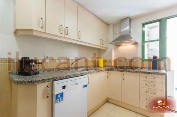 Sale of flat in Barrio Raval Roig-Virgen del Socorro, Alicante
 photo 2