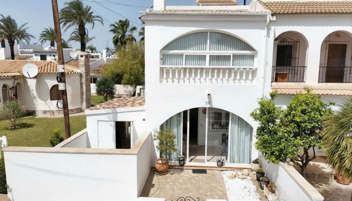 Venta de chalet adosado en Calle Prto.Sal V. Costa s/n , Orihuela photo 2