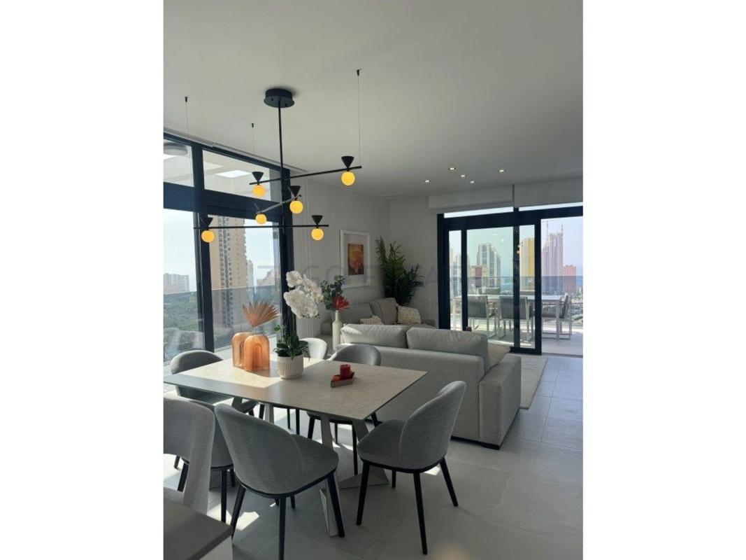 Продажа квартиры на Calle Presidente Adolfo Suárez, Бенидорм
photo 1