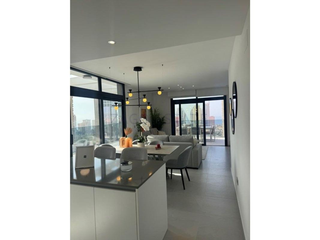 Продажа квартиры на Calle Presidente Adolfo Suárez, Бенидорм
photo 3